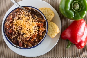 Chili con Carne mit Maisbrot