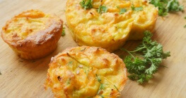 Herzhafte Muffins mit Ziegenkäse