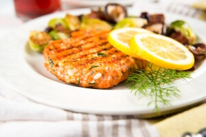 Thunfischsteak mit gedämpftem Rosenkohl